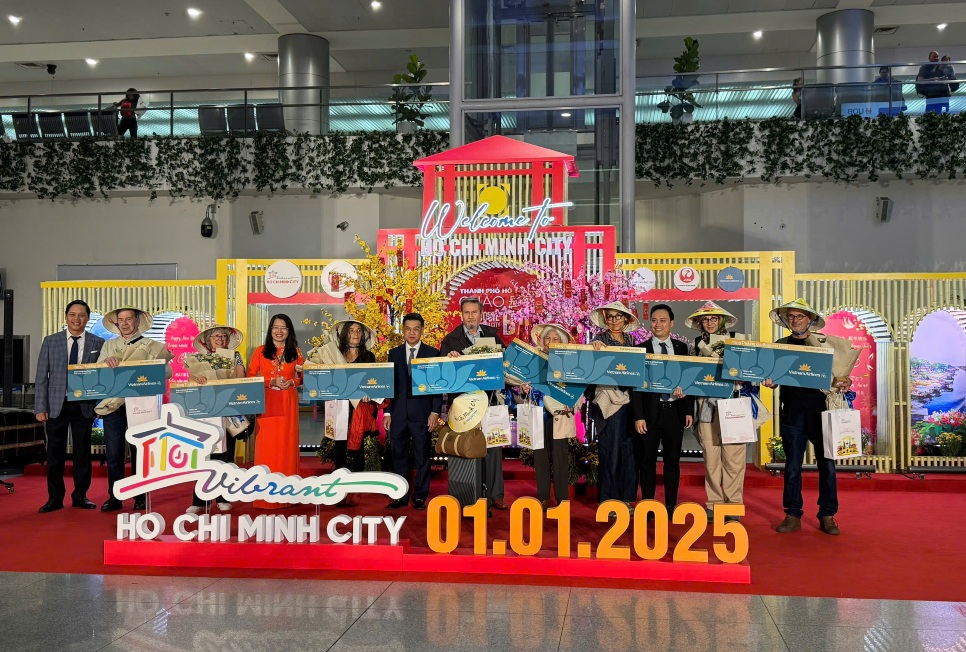 HCMC welcomes first tourists of 2025