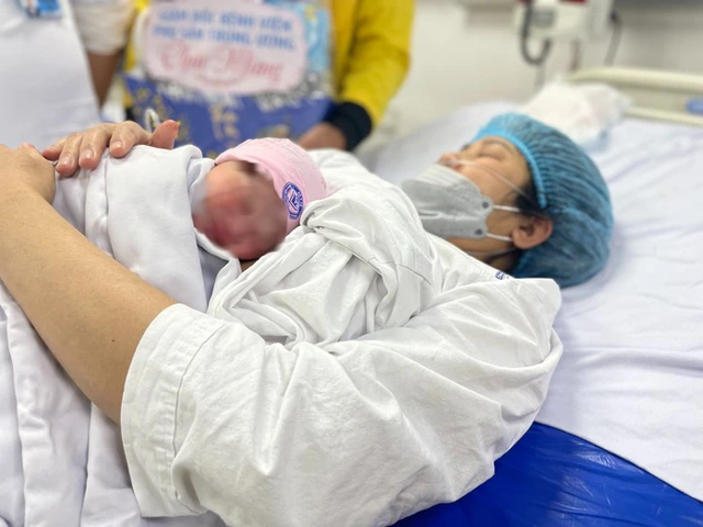 Vietnam lifts penalties for Party members having third child