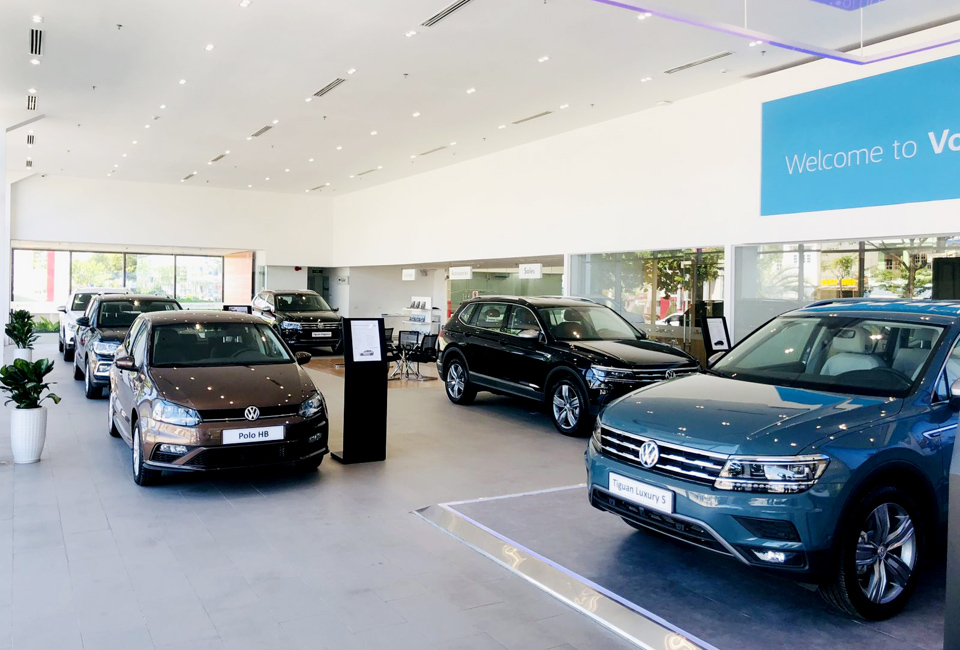 Vietnam plans to cut import tariffs on cars, LNG, timber