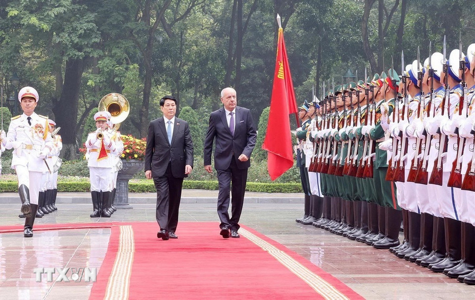 Vietnam's President Luong Cuong hosts welcome ceremony for Hungarian counterpart