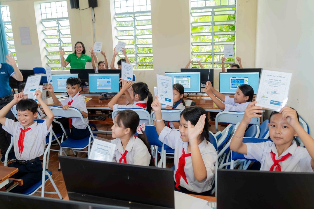 BASF Vietnam, partners open new classrooms in Hau Giang
