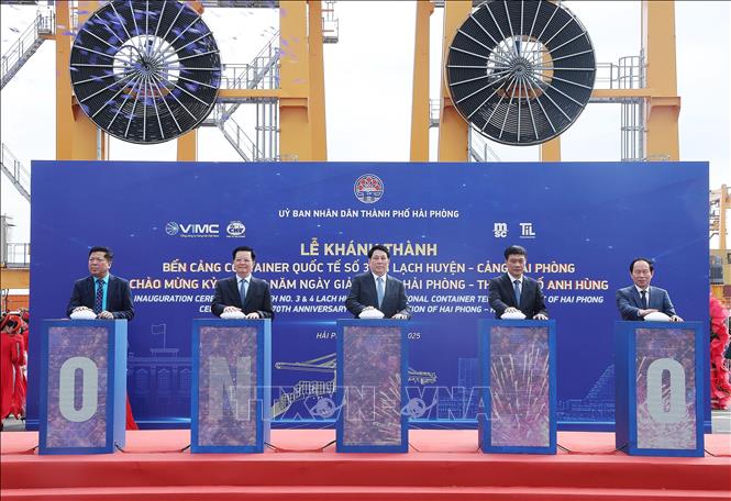 Haiphong opens two deep-water terminals at Lach Huyen port
