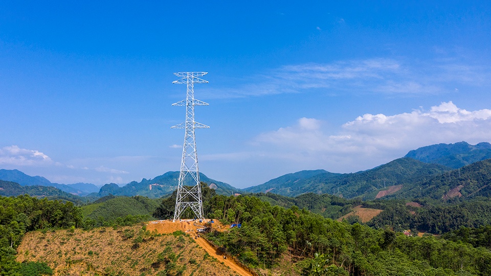 Vietnam completes first conductor installation for 500kV transmission line