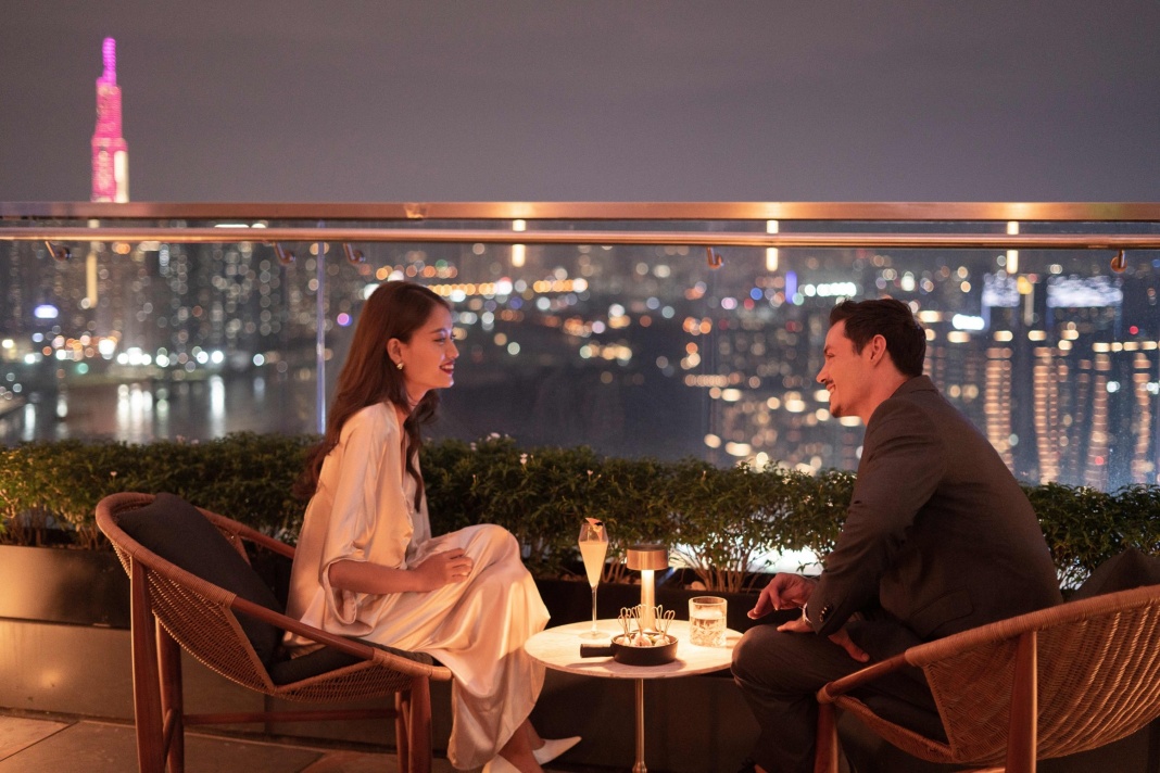 Craft Cocktails on rooftop Song Bar