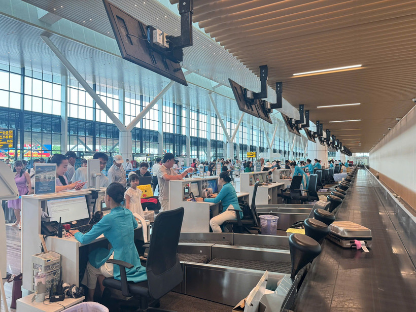 Tan Son Nhat airport to serve 125,000 passengers per day during holiday rush