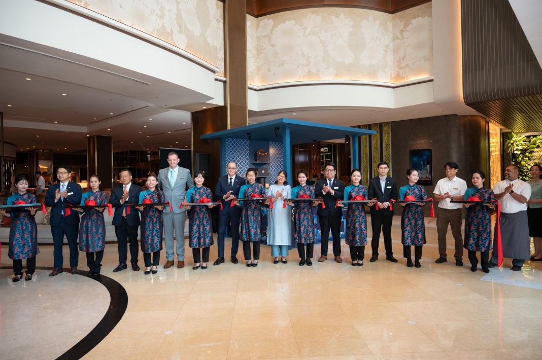 Sheraton Saigon unveils new mooncake collection