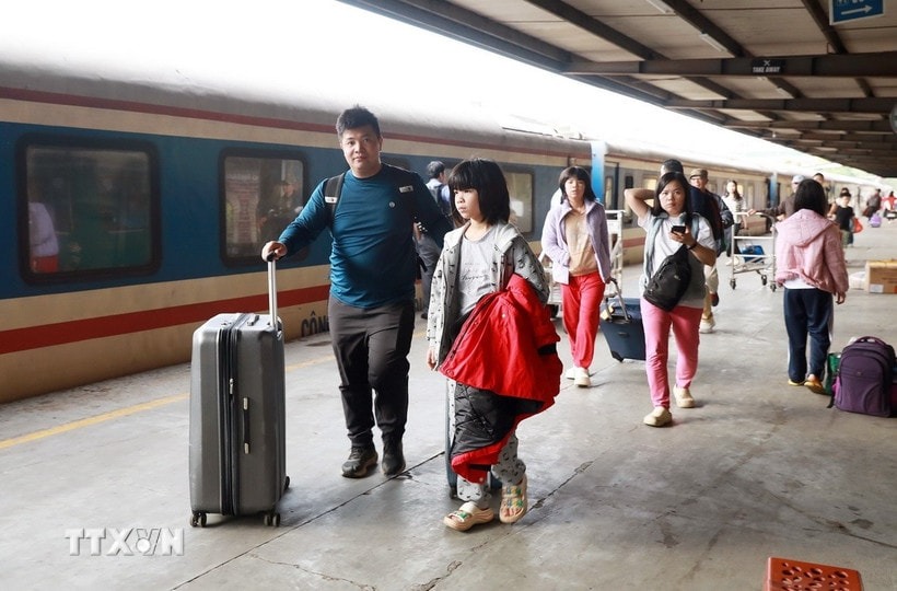 Almost 4,000 passengers use Vietnam-China rail service after resumption