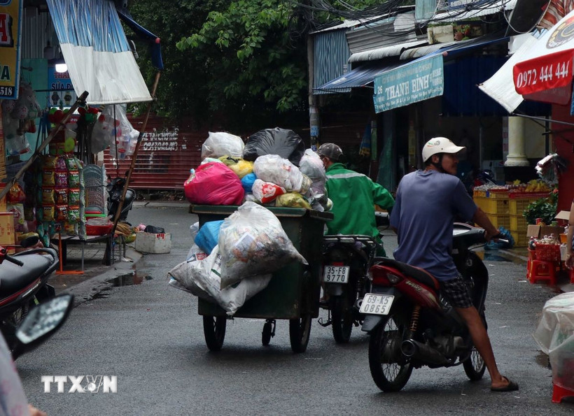 Hanoi plans to raise garbage collection fees sevenfold next year