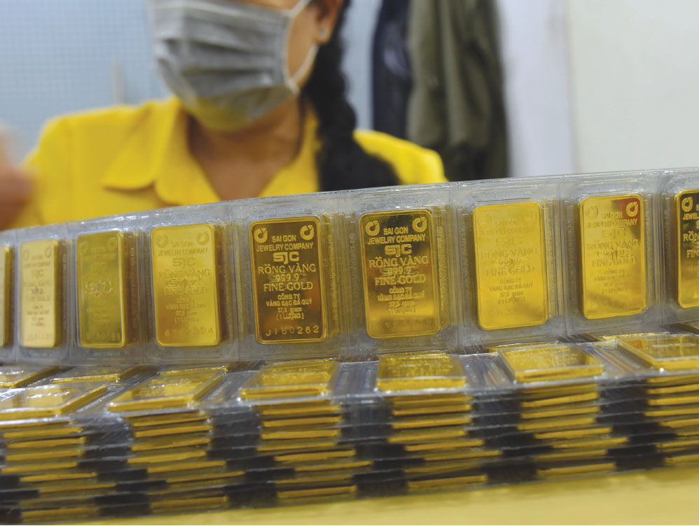 Gold hits new record high today