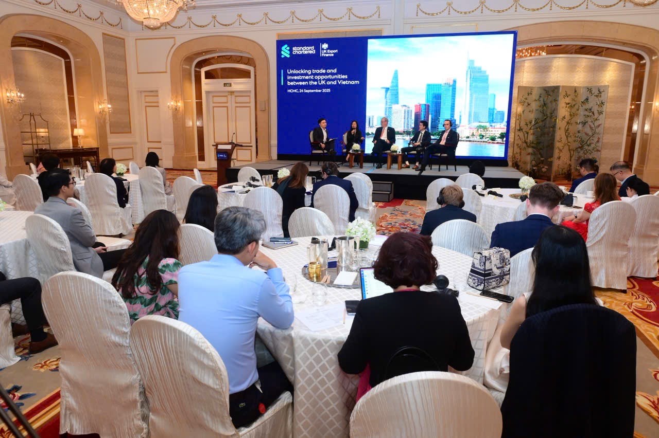 Standard Chartered, UK Export Finance strengthen Vietnam-UK trade ties