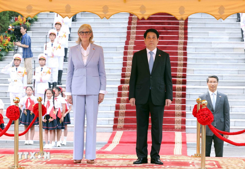 President Luong Cuong welcomes Australia’s Governor-General with state ceremony