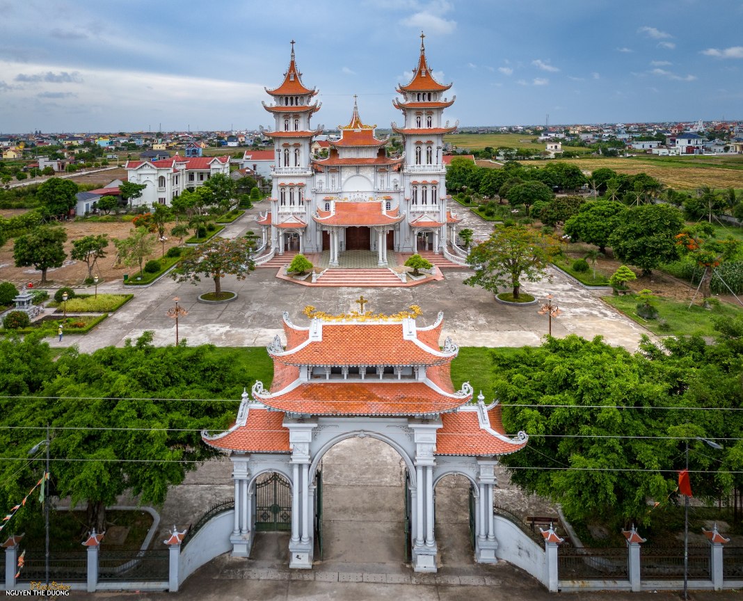 East meets West at Phong Lam Church