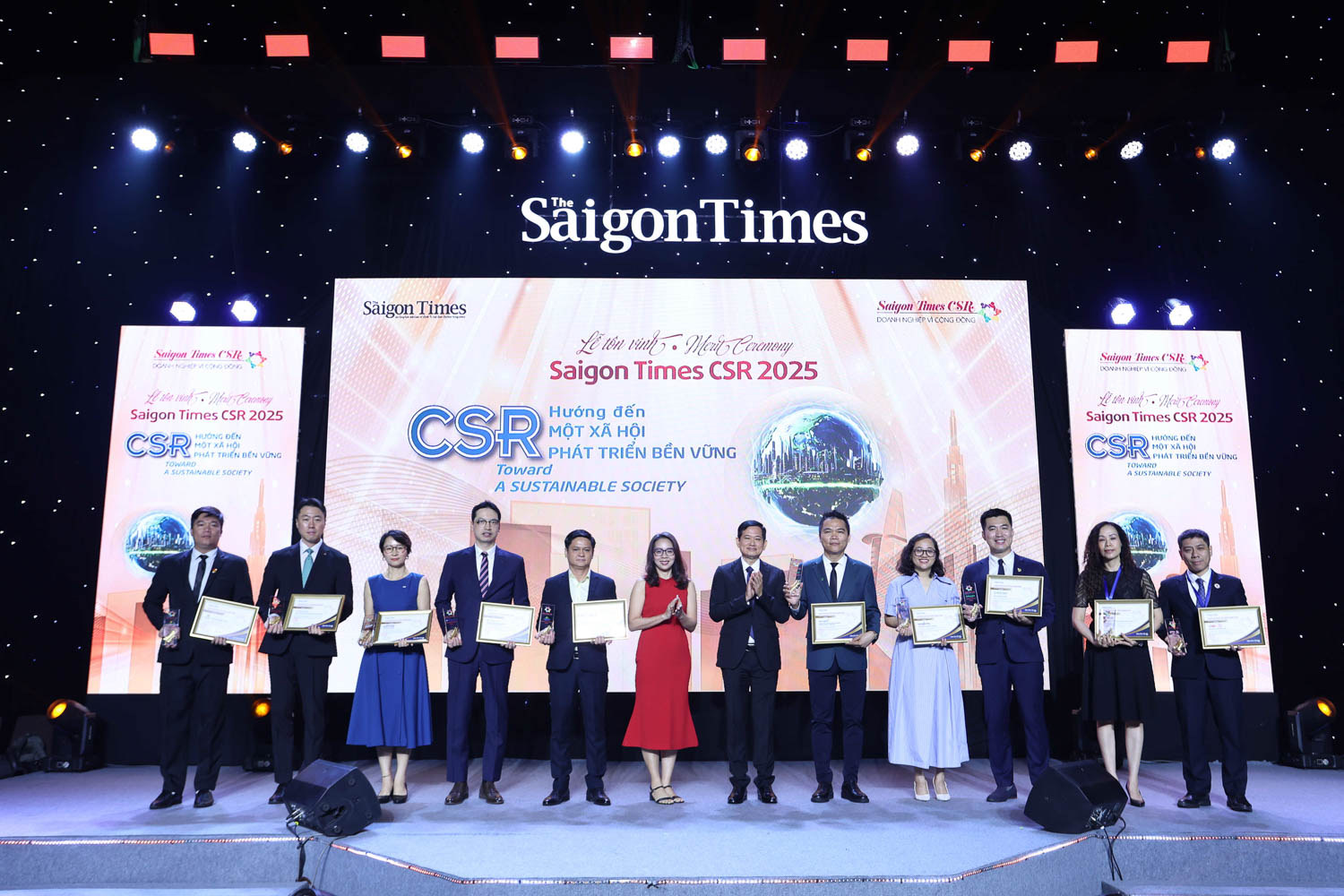 Saigon Times honors 40 businesses for outstanding social contributions