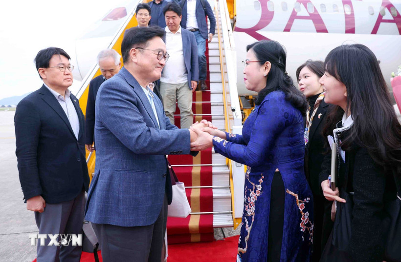 South Korea's top legislator begins official visit to Vietnam