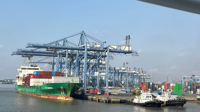 Vietnam maintains trade surplus amid global economic uncertainties