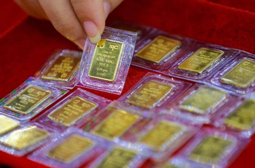 Gold down, dollar up