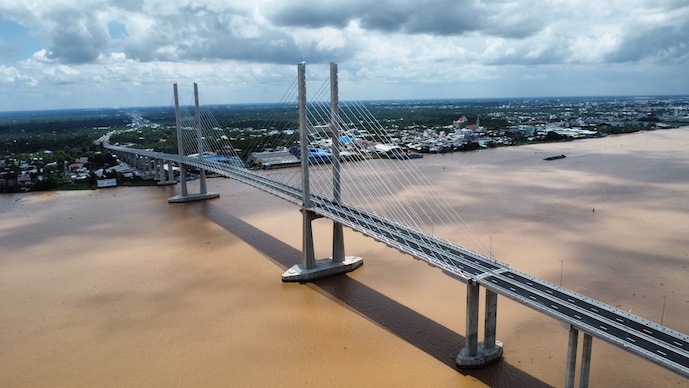Rach Mieu Bridge toll revenue plunges after Rach Mieu 2 opened