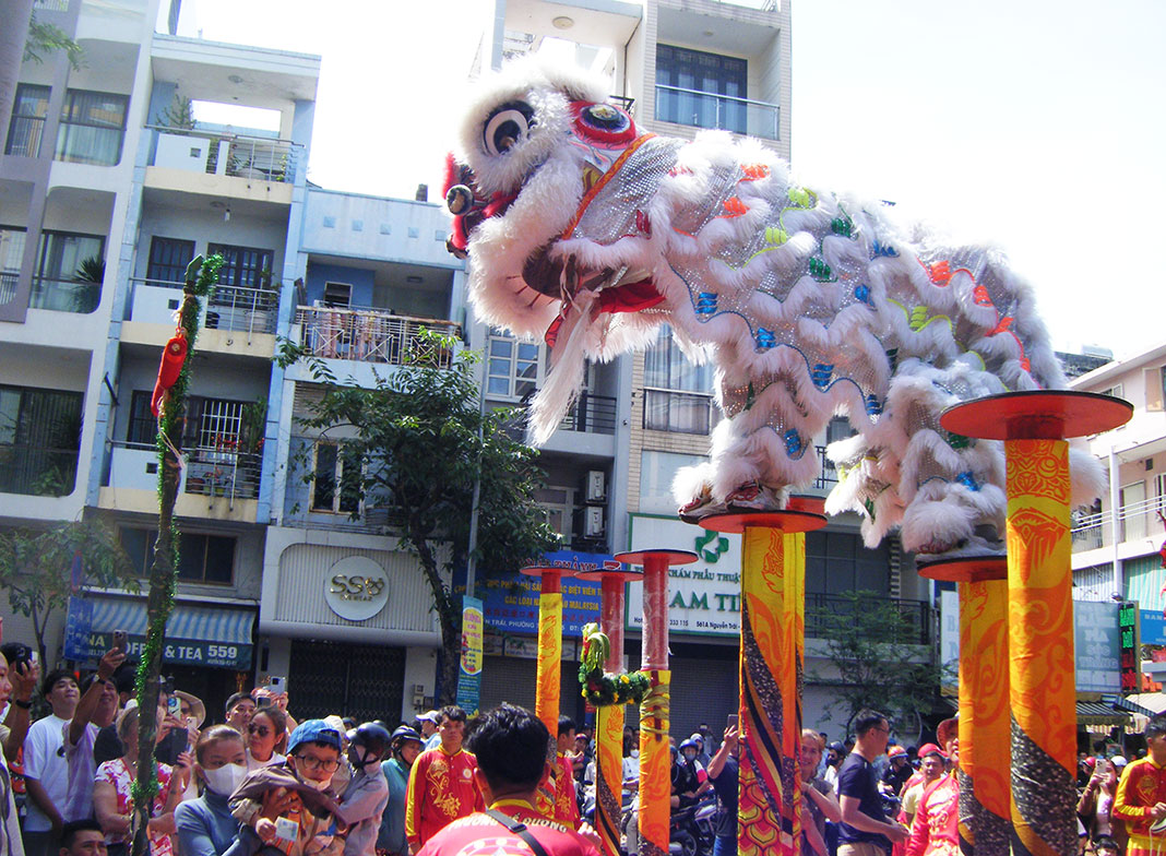The dance of the qilin
