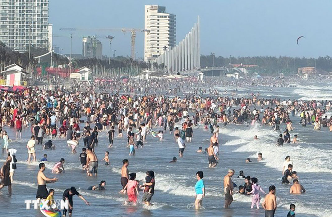 Workers to get seven days for two national holidays