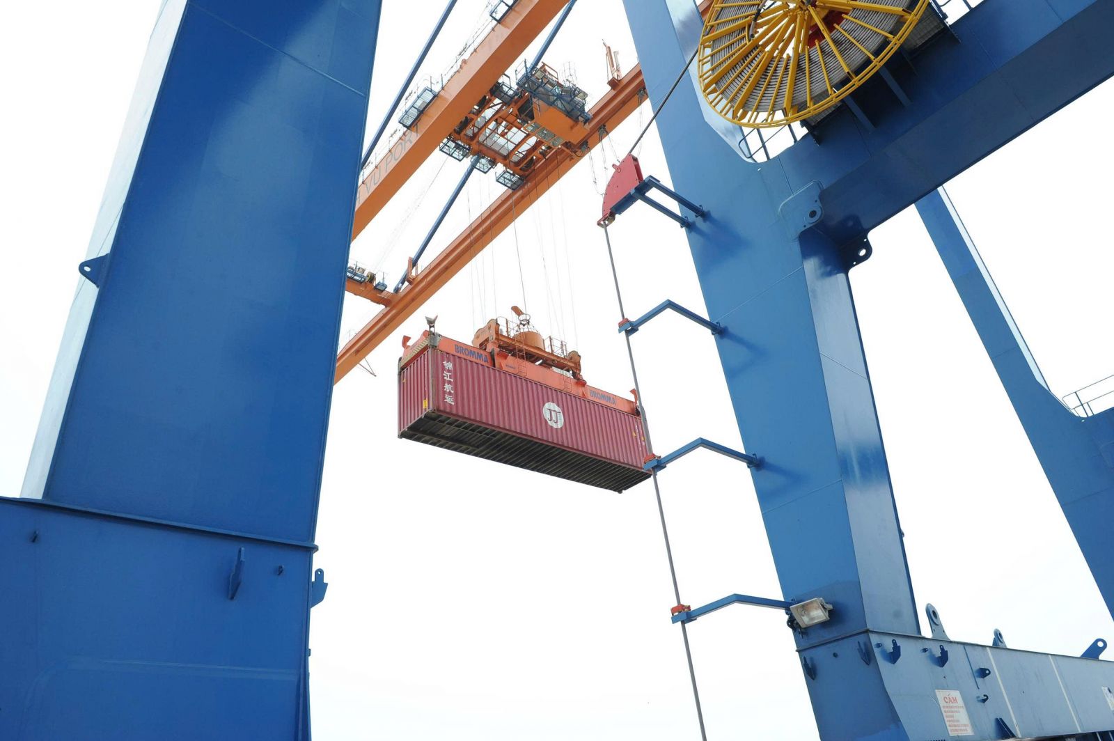 Firms urged to tackle Middle East logistics risks