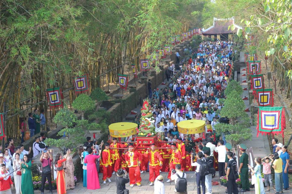 Crowds pack Hung Kings temple in HCMC for commemoration day