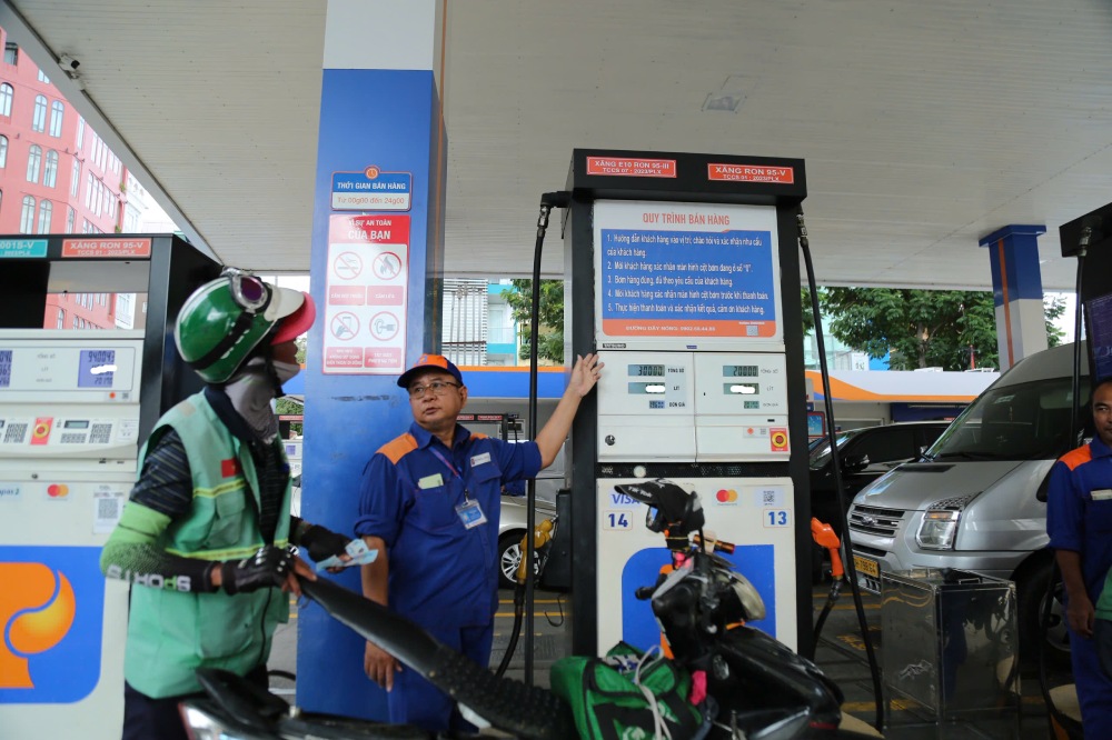 Vietnam cuts fuel taxes to zero to ease cost pressures