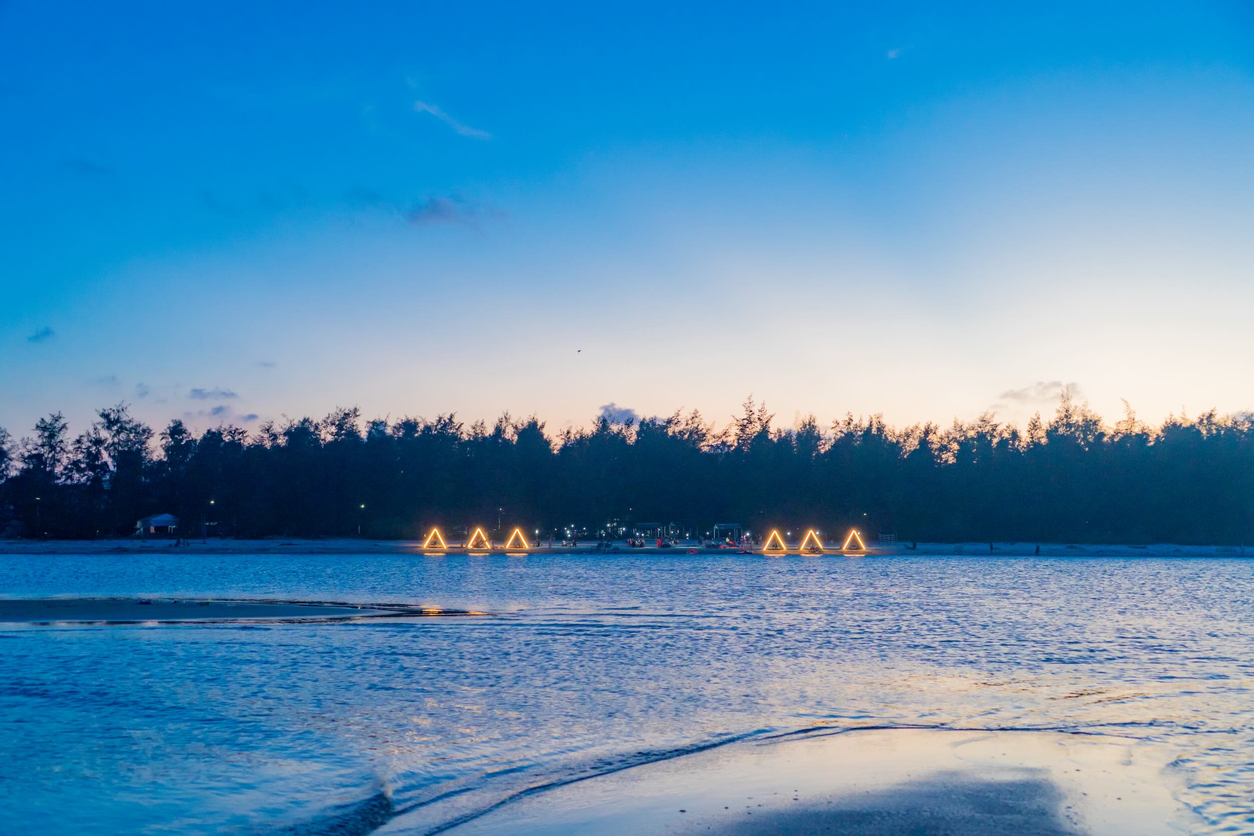 Camping on Hai Duong rock embankment