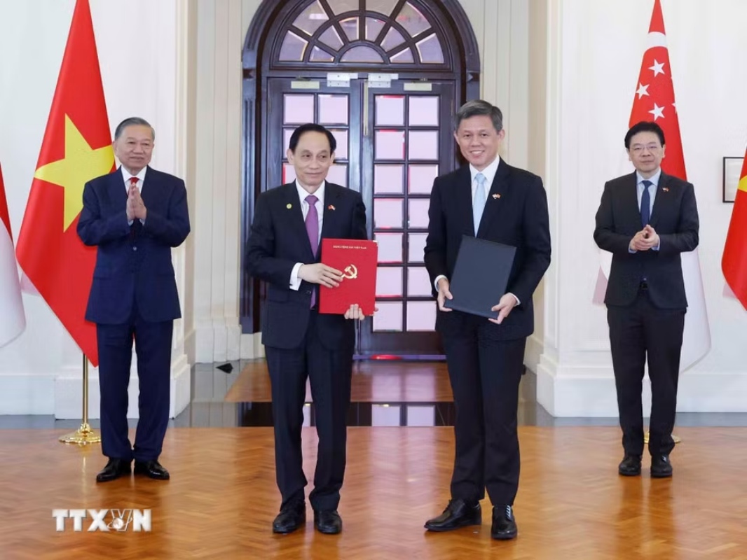 Vietnam, Singapore ink multiple cooperation deals