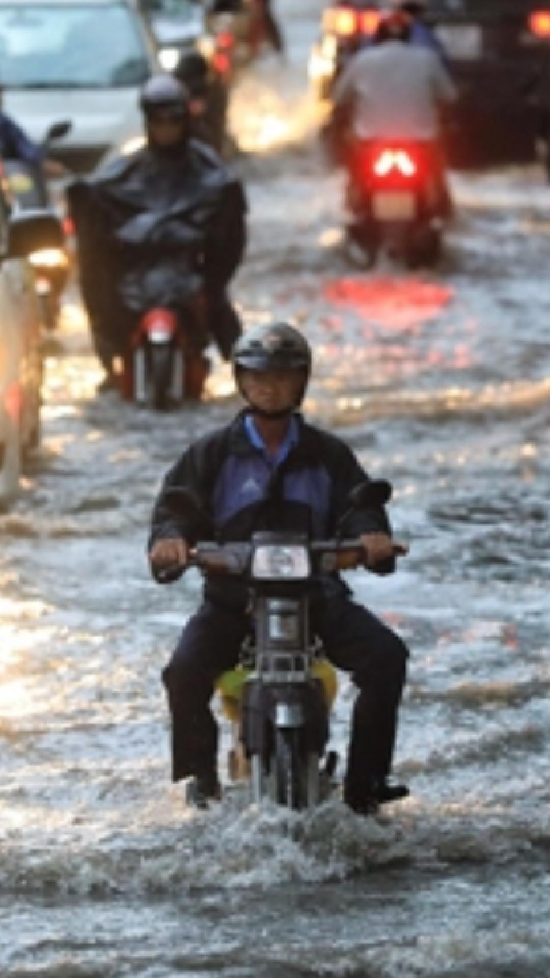 HCMC pushes flood control project completion and long-term water management plan