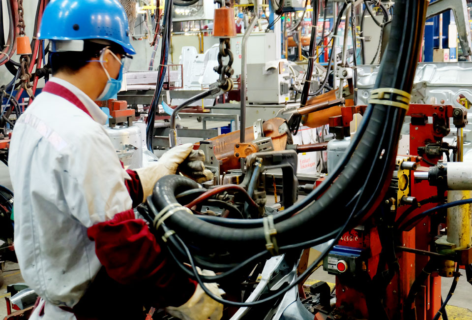 OECD raises Vietnam growth forecast, warns of energy risks