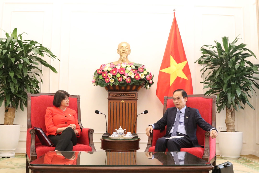 UK launches green finance initiative to spur clean energy investment in Vietnam