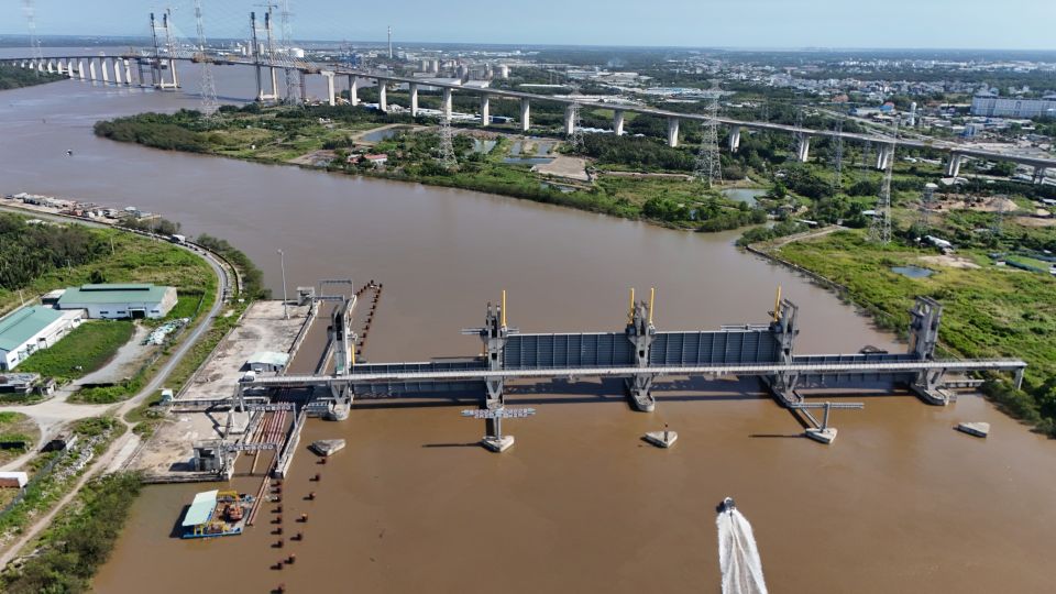 HCMC seeks long-term solutions to urban flooding