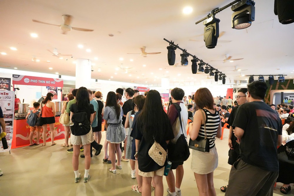 Vietnam Phở Festival in Singapore draws huge crowds, dishes sell out quickly- Ảnh 10.