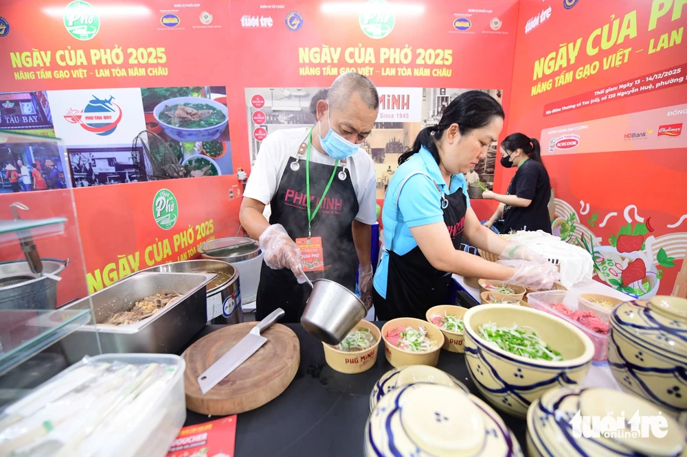 Vietnam’s biggest pho event Pho Day kicks off today in Ho Chi Minh City - Ảnh 10.