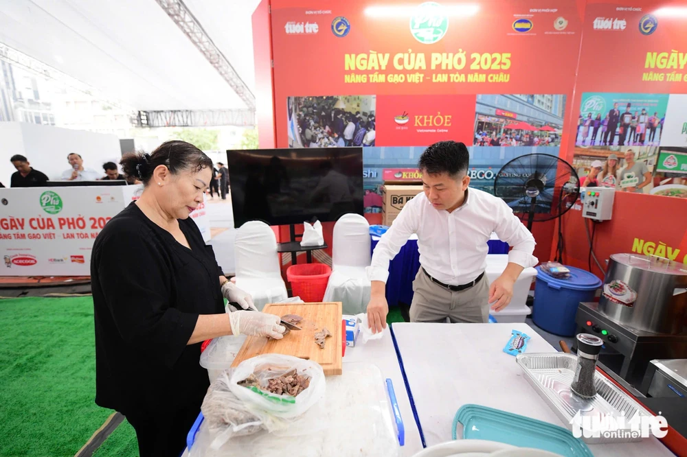 Vietnam’s biggest pho event Pho Day kicks off today in Ho Chi Minh City - Ảnh 8.