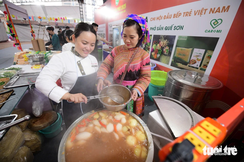 Vietnam’s biggest pho event Pho Day kicks off today in Ho Chi Minh City - Ảnh 11.