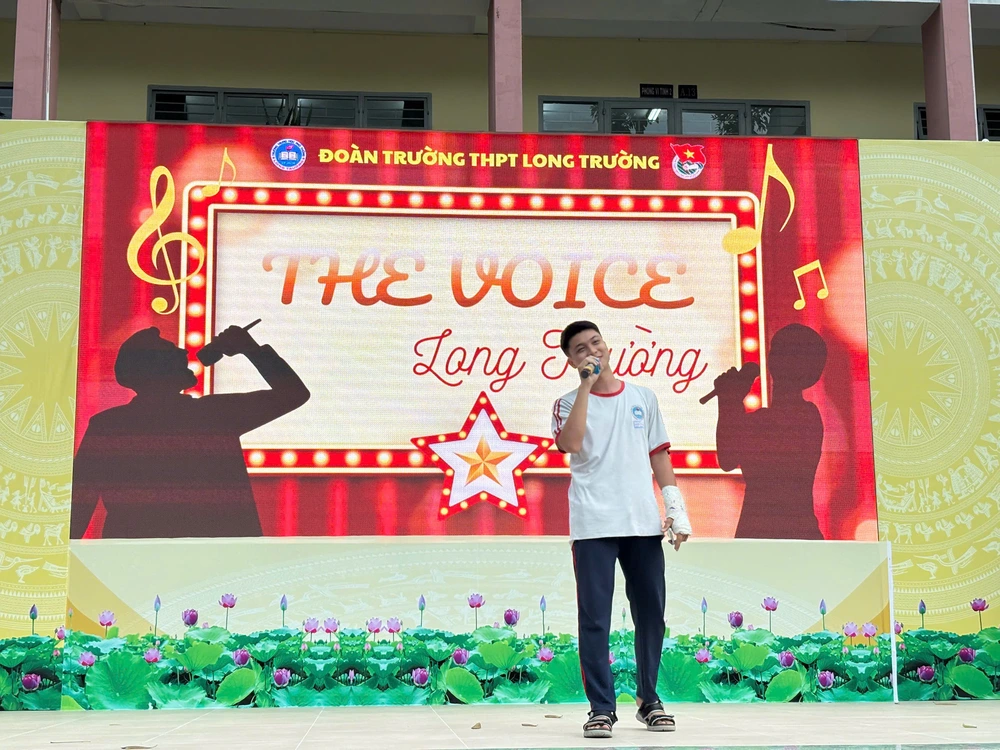 'Xé túi mù' những giờ ra chơi không điện thoại thú vị của teen Trường THPT Long Trường - Ảnh 4.