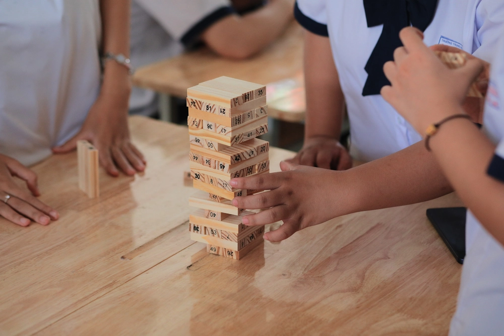 'Xé túi mù' những giờ ra chơi không điện thoại thú vị của teen Trường THPT Long Trường - Ảnh 3.