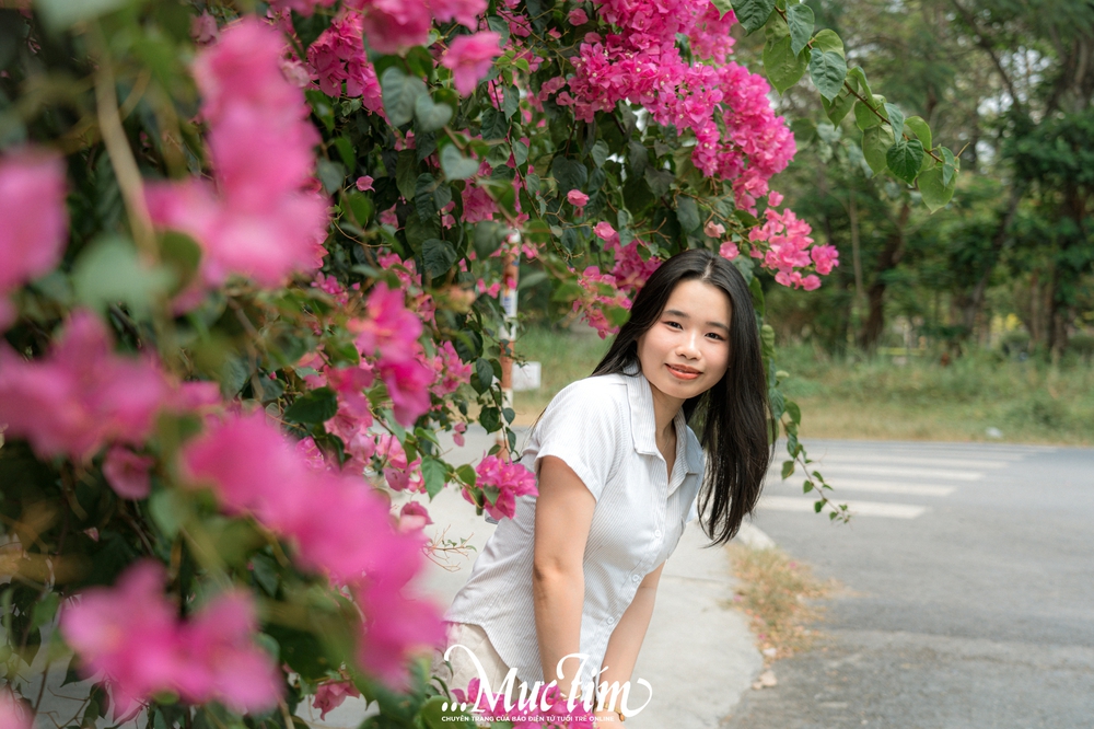 Nhiều con đường ở TP.HCM lúc này: hoa giấy, kèn hồng, huỳnh liên bung nở rực rỡ- Ảnh 10.
