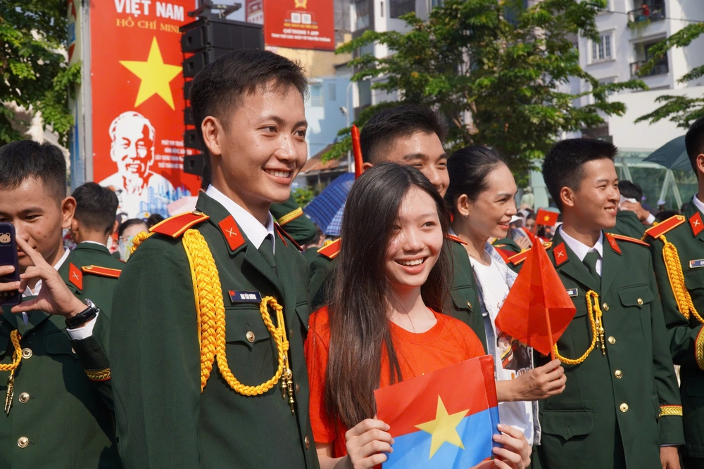 'Mini concert' đặc biệt của quân và dân sáng 30-4- Ảnh 8.