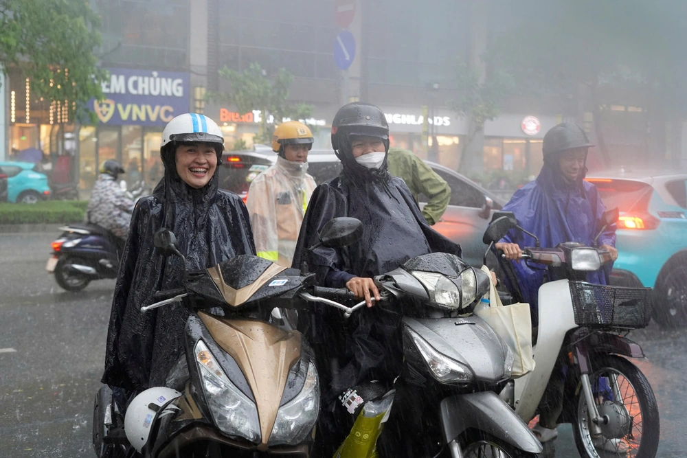 Khoảnh khắc đẹp: Ba mẹ cùng con bước vào kỳ thi lớn nhất tuổi học trò - Ảnh 14.