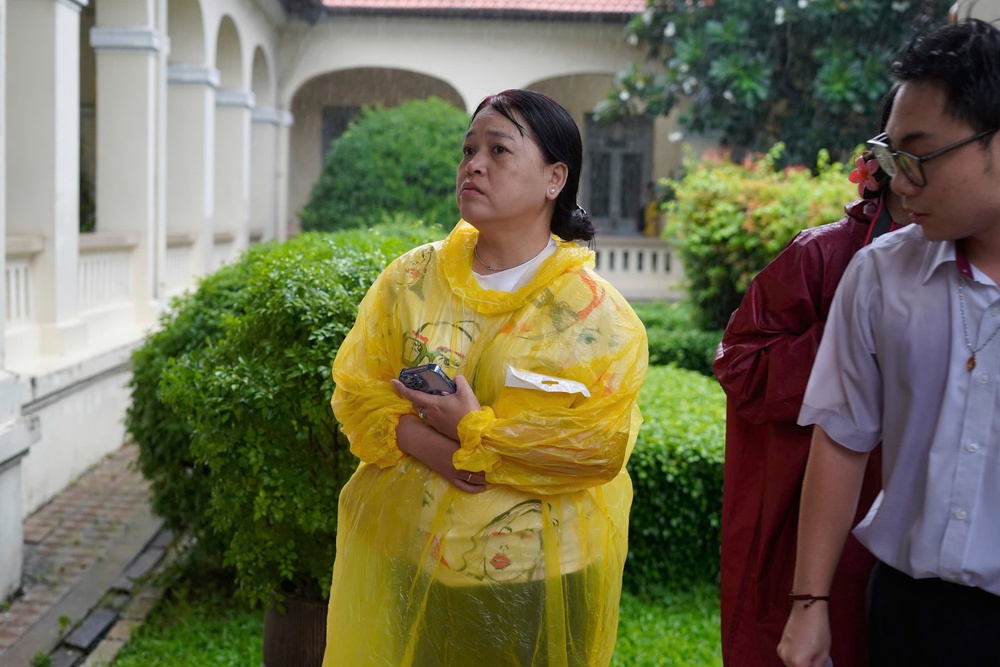 Khoảnh khắc đẹp: Ba mẹ cùng con bước vào kỳ thi lớn nhất tuổi học trò - Ảnh 18.