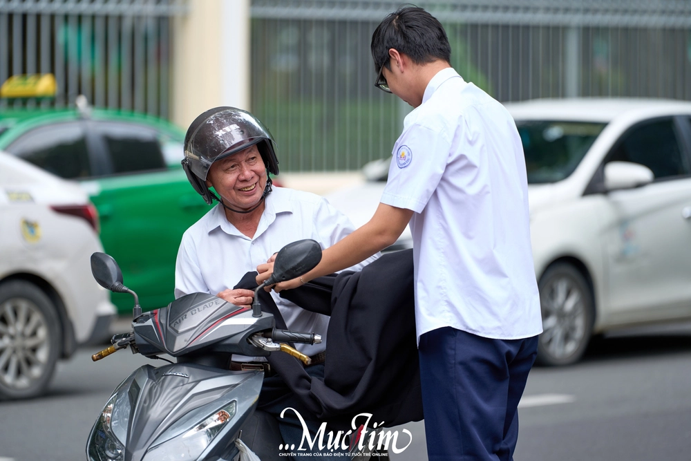 Tạm biệt mùa thi tốt nghiệp THPT 2025: Mùa thi đong đầy cảm xúc - Ảnh 2.