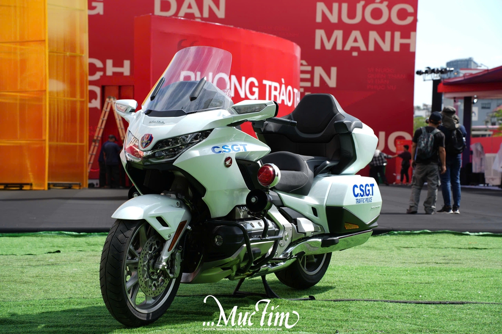 Người dân TP.HCM hào hứng với triển lãm Vinh quang Công an nhân dân Việt Nam - Ảnh 11.
