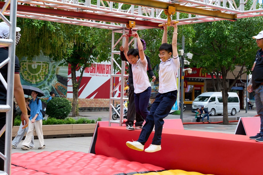 Người dân TP.HCM hào hứng với triển lãm Vinh quang Công an nhân dân Việt Nam - Ảnh 26.