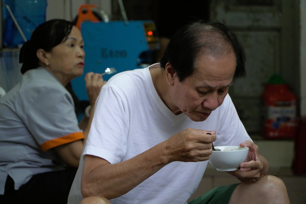Che Muoi Sau: A family business that sells Hanoi traditional desserts across two centuries - Ảnh 2.