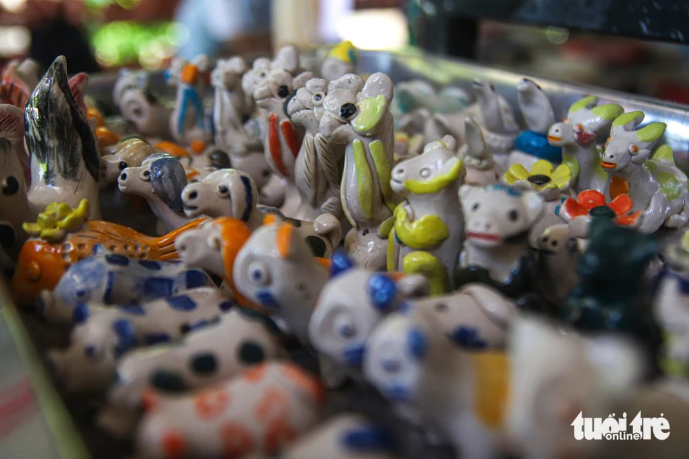 Visitors flock to Da Nang ancient pottery village to try hands-on clay crafting- Ảnh 8.