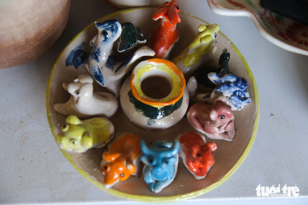 Visitors flock to Da Nang ancient pottery village to try hands-on clay crafting- Ảnh 9.