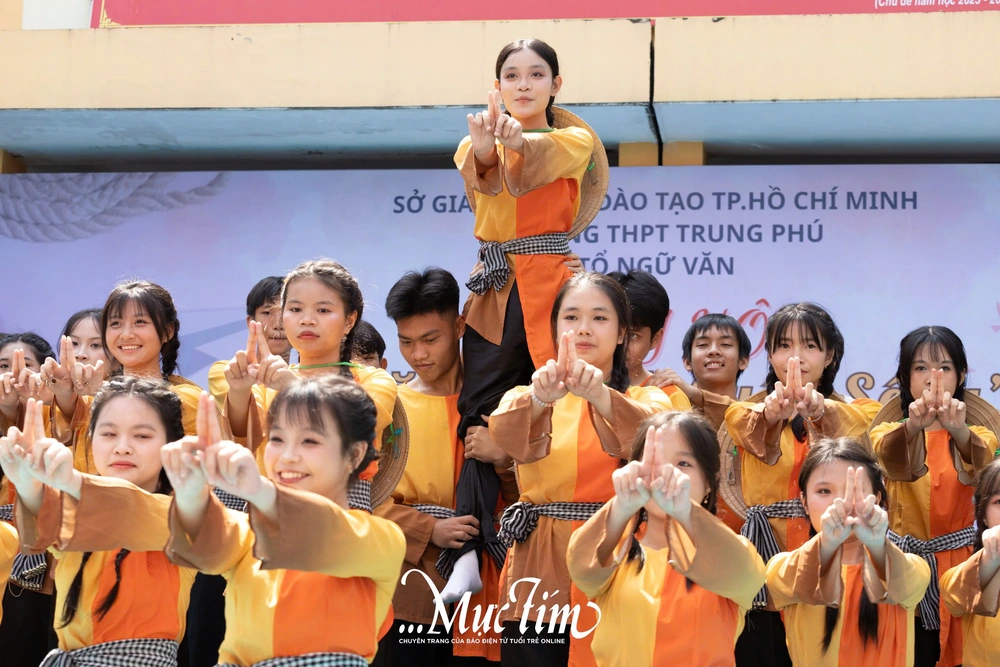 Khi học trò đưa văn học ‘bước’ ra khỏi trang sách - Ảnh 29.