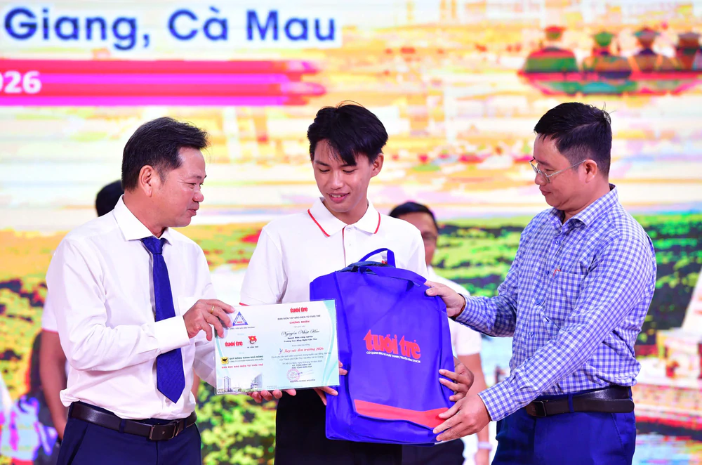 24 tỉ đồng trao tặng 1.247 tân SV 34 tỉnh thành; Hơn 2,2 tỉ đồng bạn đọc tặng tân SV trong các bài báo Tiếp sức đến trường - Ảnh 33.